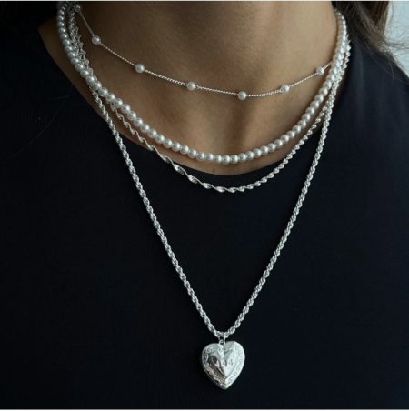From Custom Designs to Vintage Finds: Where to Buy Unique Jewelry Online